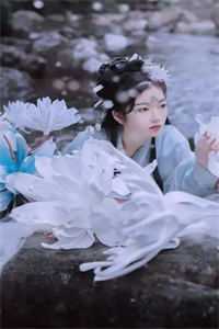 重生后，我自愿成为狐媚子抖音