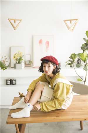 穿成恶毒女配？我靠颜值系统爆红在线