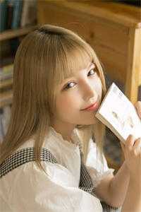 诞下超雄皇帝后，天下大乱了章节