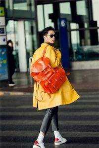 穿成失忆总裁女友，我带大佬摆摊新上热文