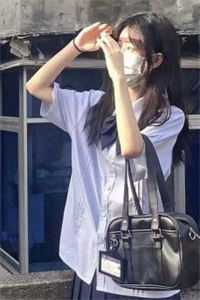 港姐被抢娶后，吃瓜躺赢万人迷全章阅读