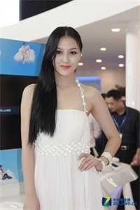 高速路口上，宝宝病的女会计在手心写下SOS完本