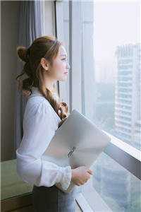 五一绿茶同事甩锅逃班，我反手送她进局子的小说