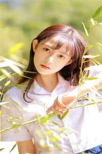 收费窗口前，未婚妻的男大实习生在掌心写下SOS列表